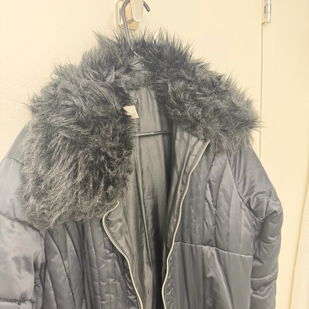 VENUS XL Black Puffer Pleated Dress Coat w/ Faux Fur (Fur worn) has been washed. - Picture 5 of 9